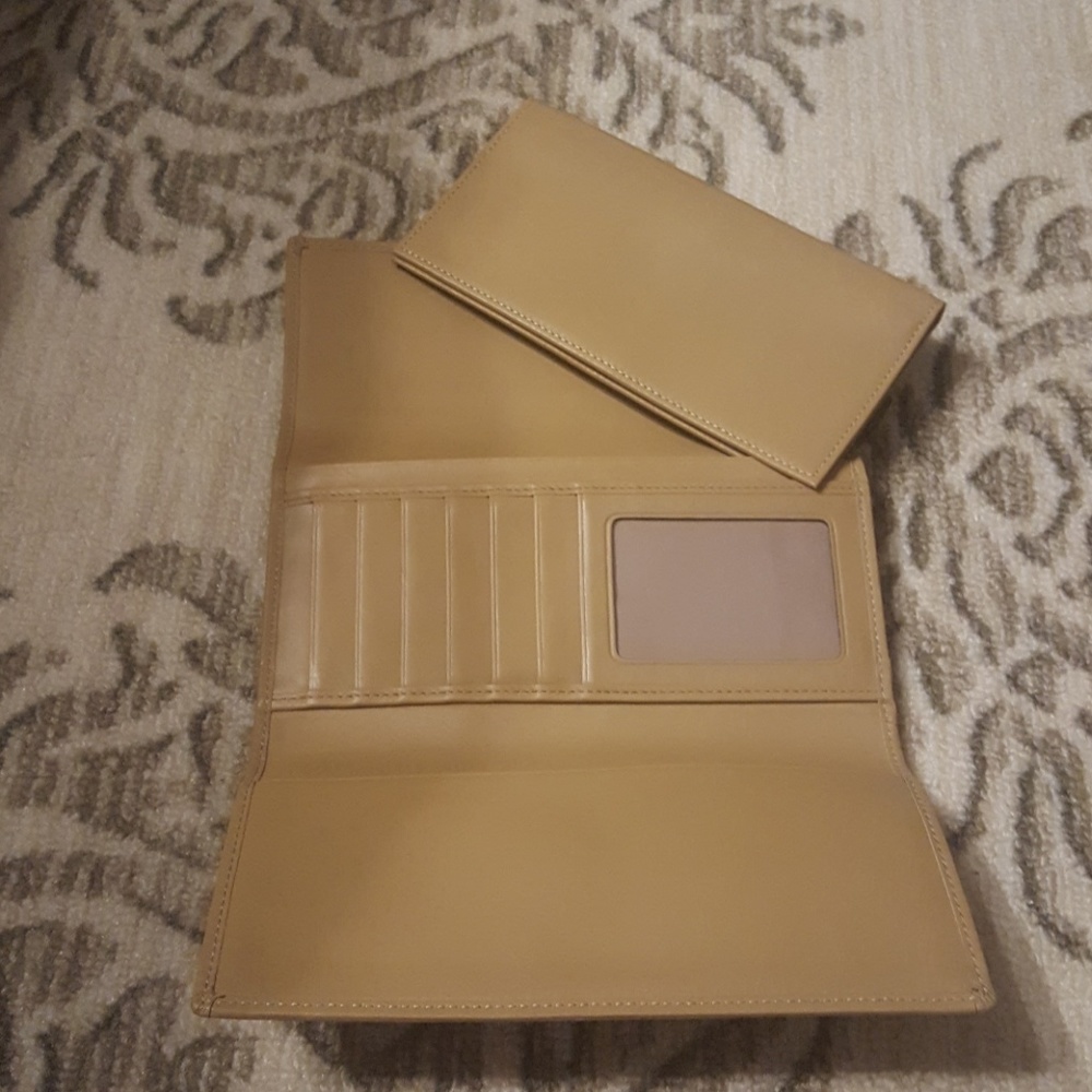 Excellent condition Coach wallet - Picture 4 of 4